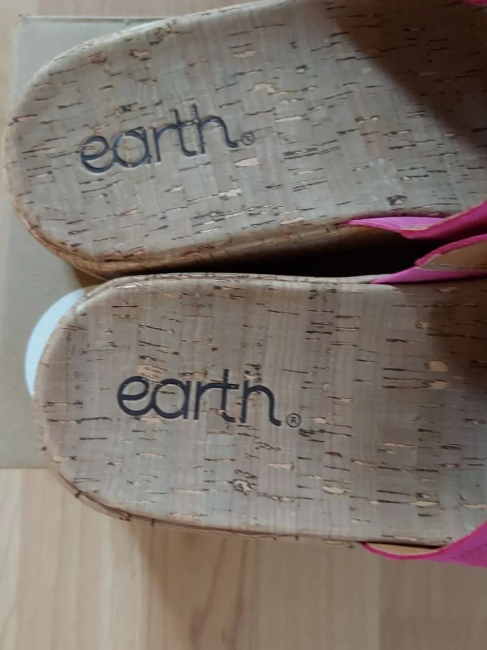 Earth Women's Scotti Slip-On Platform Wedge Sandals - Size 9 - Like New